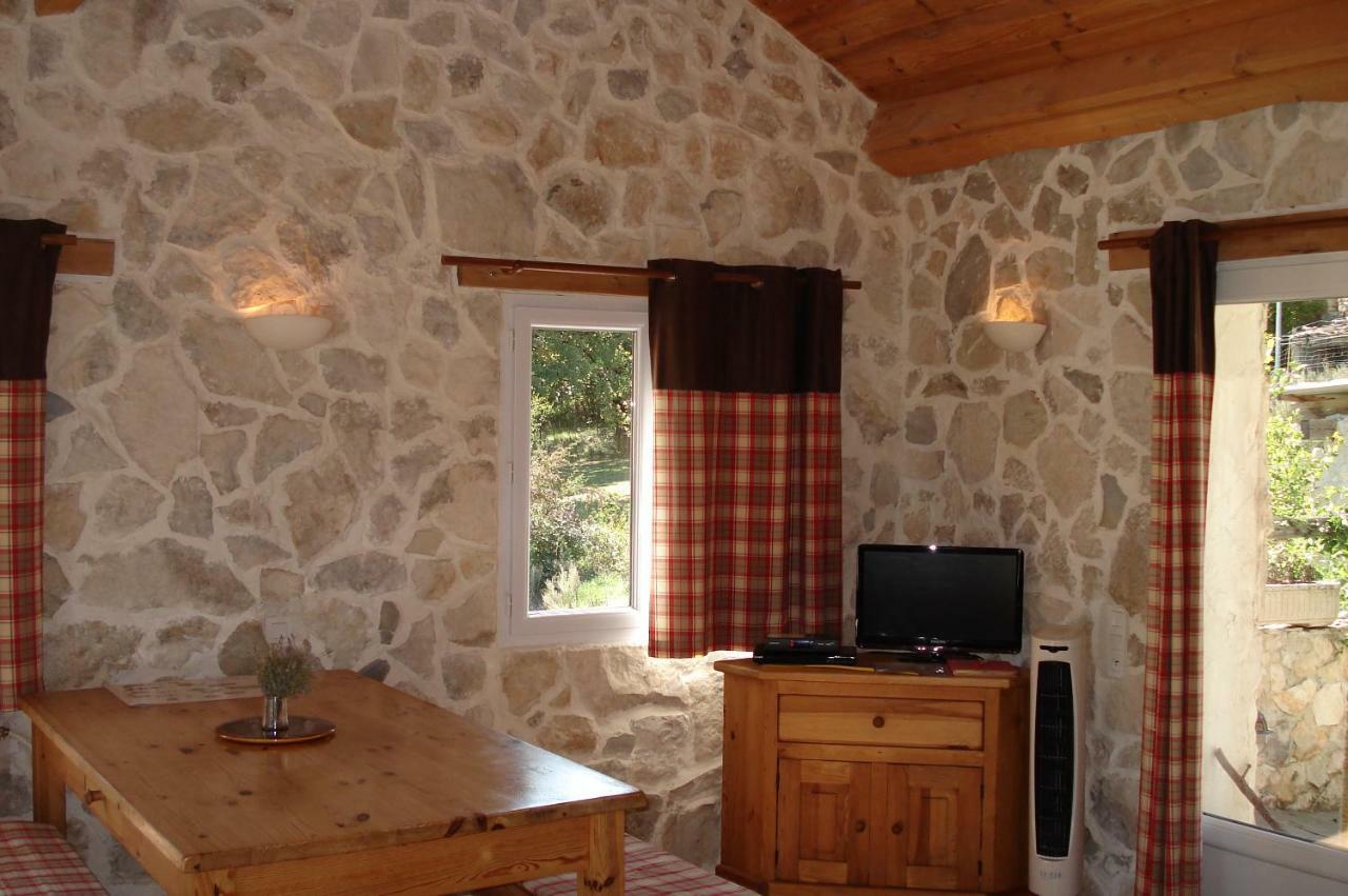 Gites Les Costoliers Châteauneuf-Miravail Exterior foto